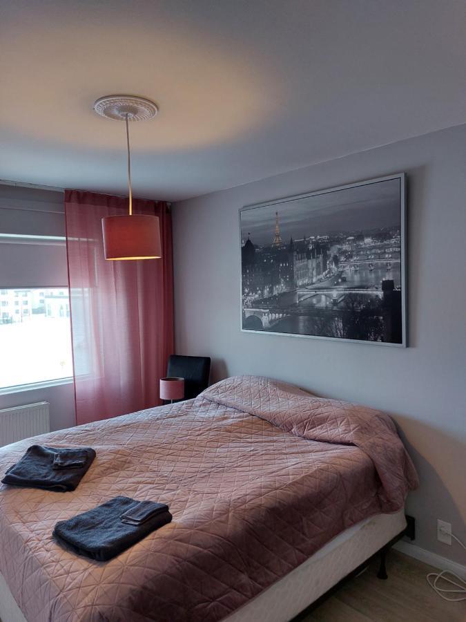 Apartment Near The Airport Njarthvik Eksteriør bilde